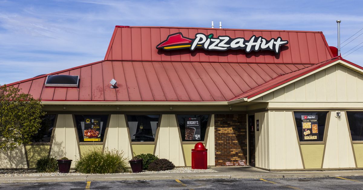 Pizza Hut restaurant exterior
