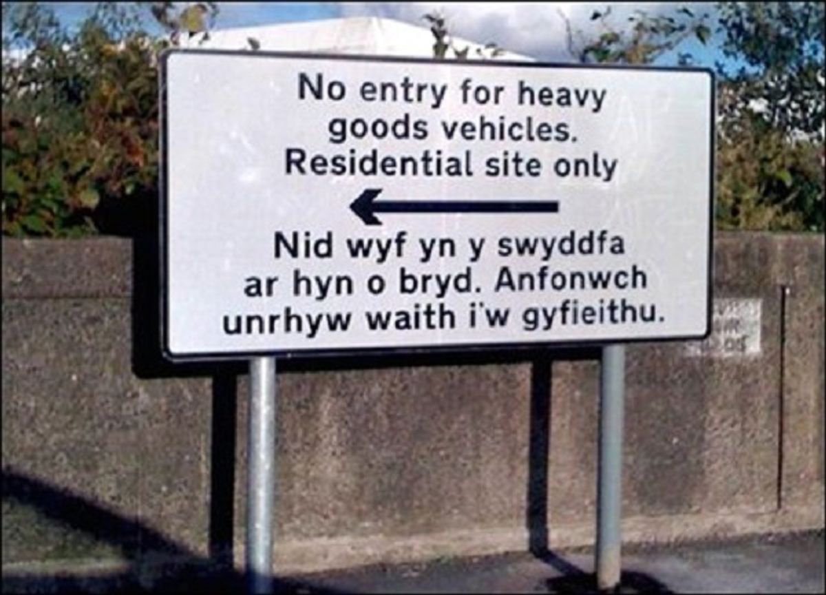 welsh traffic sign