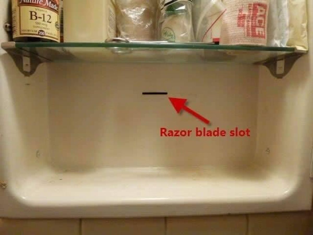 razor blade slot