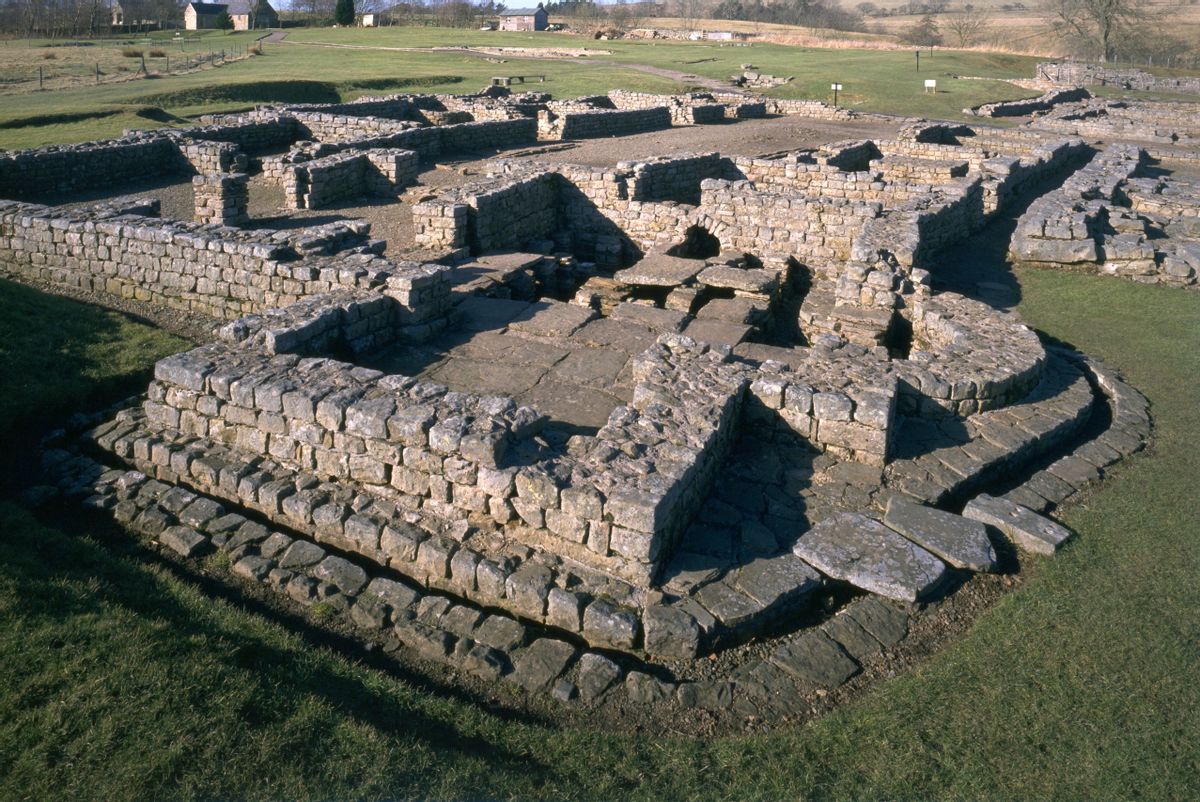 An ad that claimed Archaeologists Make Huge Discovery Inside Roman Toilet was about old Roman board game called Ludus Latrunculorum.