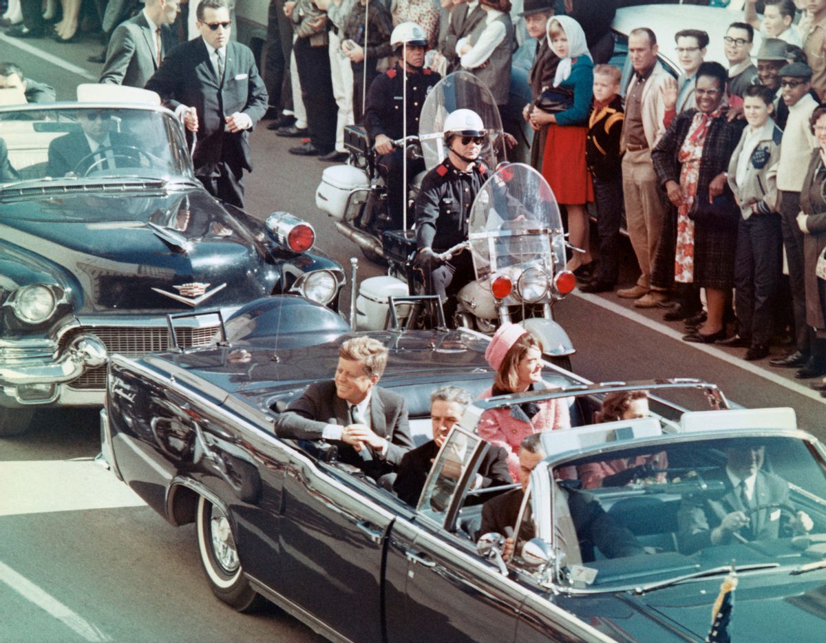 It's true that there are pictures of former US President John F. Kennedy's bloodstained bloody shirt from the day he was assassinated.