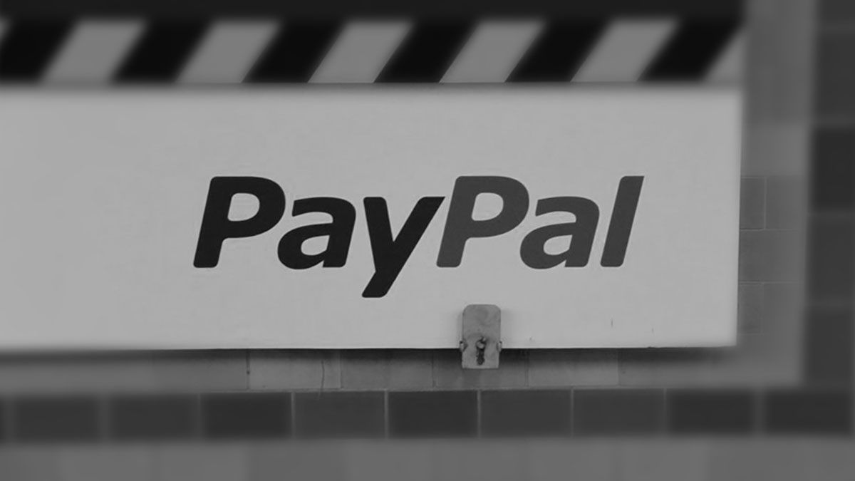 An email scam says you have been selected to receive a $1,000 Paypal gift card exclusive reward.