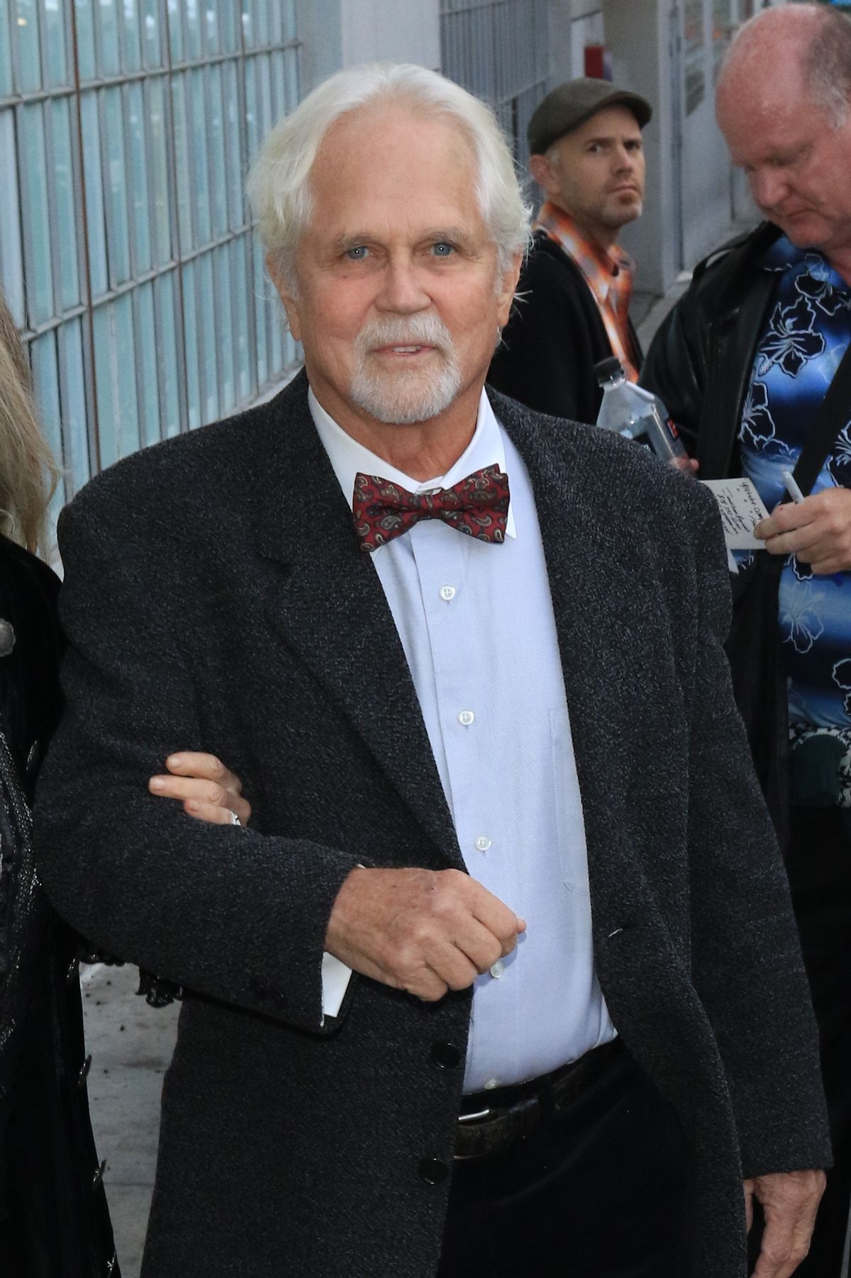 Tony Dow is not dead yet, as of the morning of July 27, 2022.