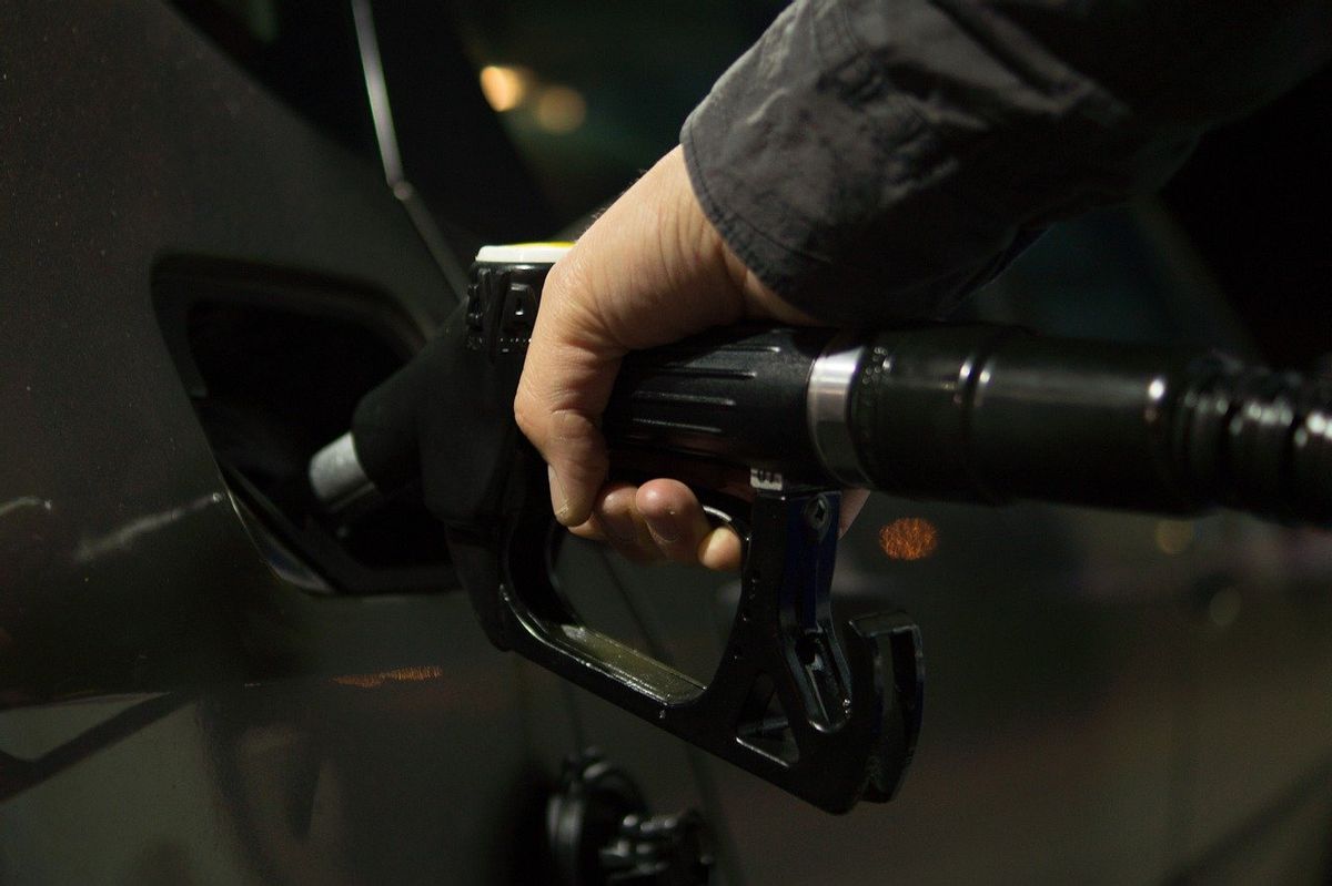 Does Adding Acetone to Gasoline Improve Gas Mileage?