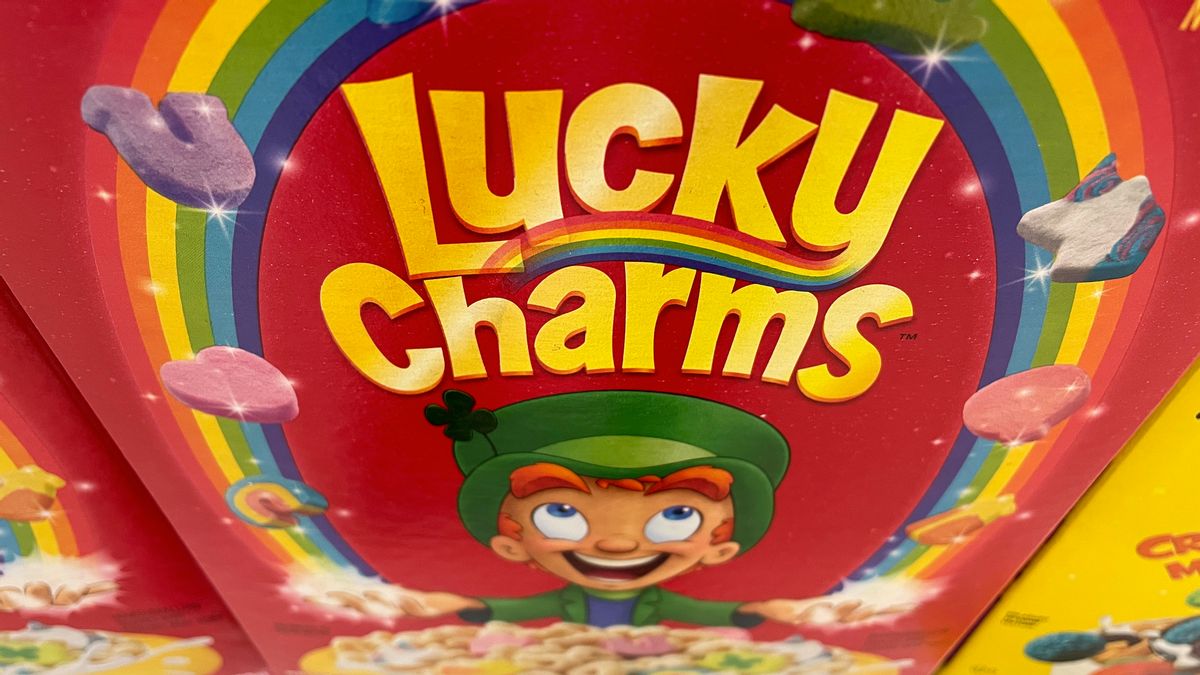 A rumor said that the US government was pushing a new food pyramid that claimed Lucky Charms was healthier than steak or ground beef.