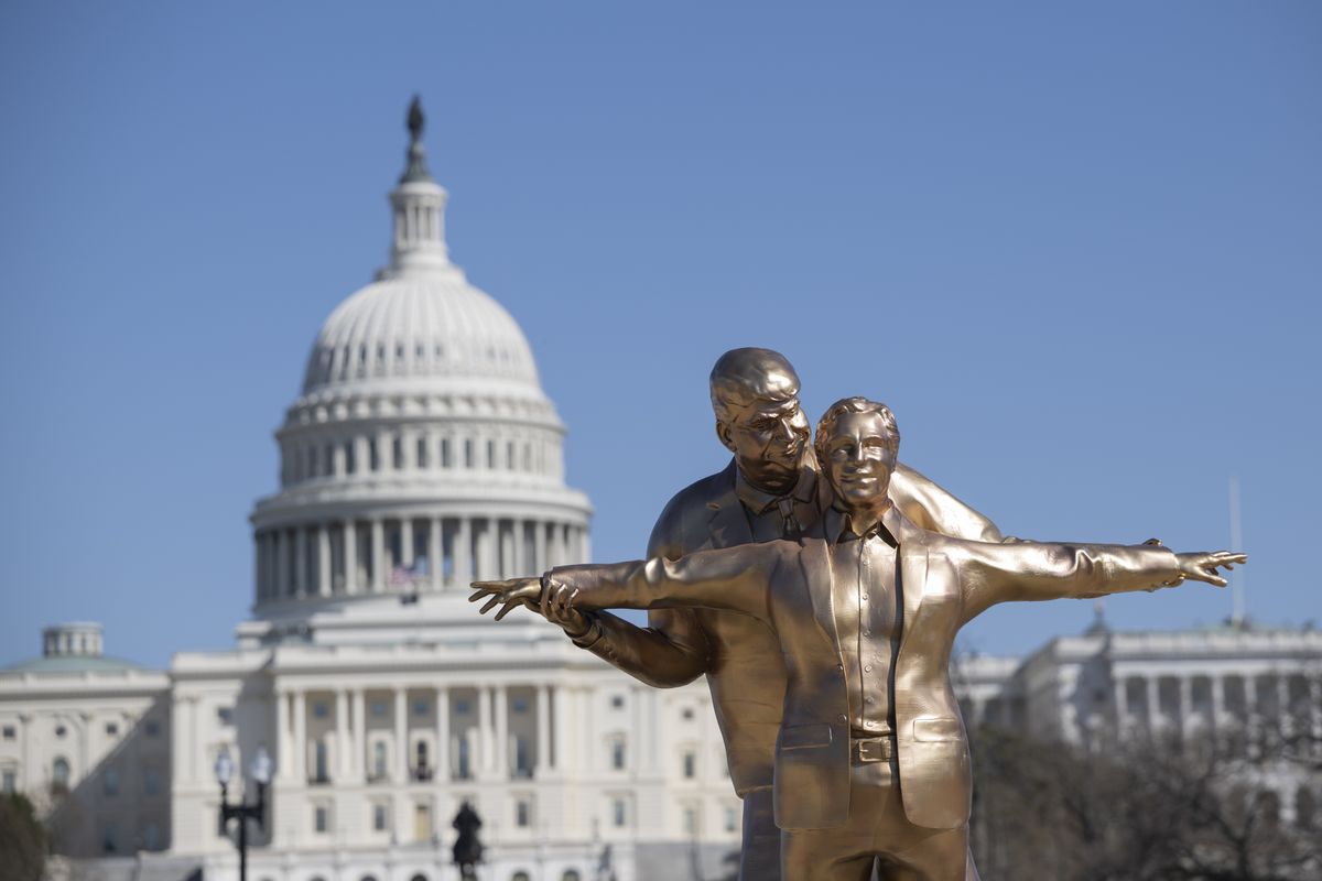 Image shows satirical statue depicting U.S. President Donald Trump and convicted sex offender Jeffrey Epstein in a 'Titanic'-themed pose.