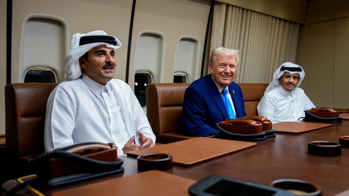 U.S. President Donald Trump sits with Qatari leaders on Air Force One.