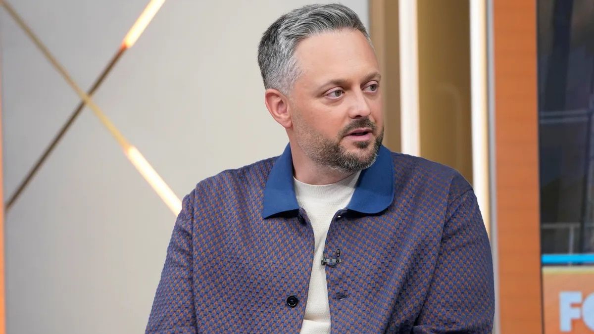 Image shows comedian Nate Bargatze looking to the right while speaking.