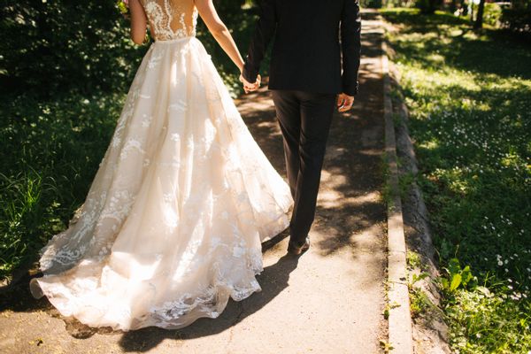 Do 90% of people in the U.S. marry their high school sweethearts?