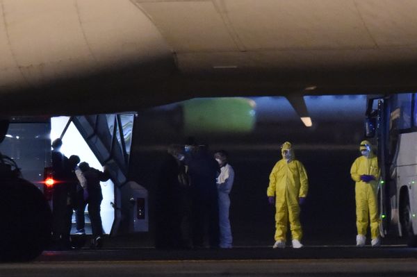 14 people coronavirus plane