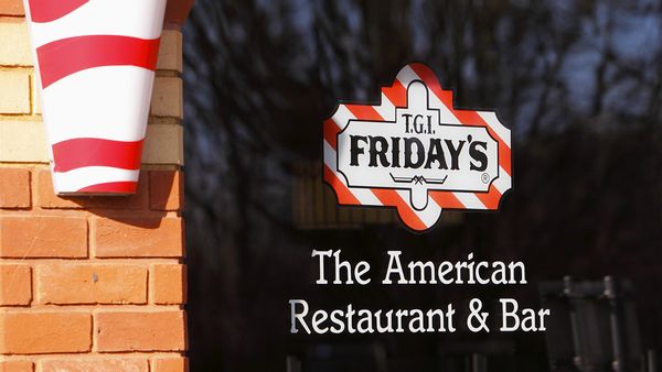 tgi fridays deal closing covid canceled $380m million 380