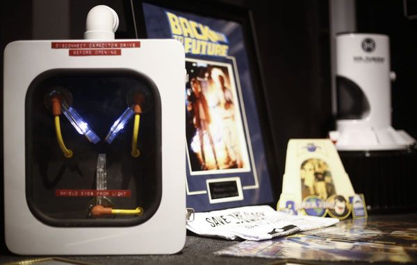 delorean time machine flux capacitor