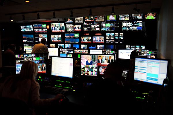 Style Story about the fifteenth aniversary of Fox News.