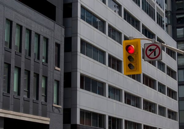 No left turn sign