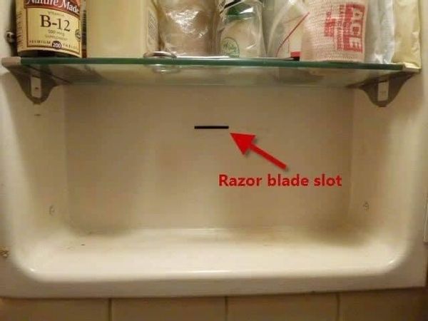 razor blade slot