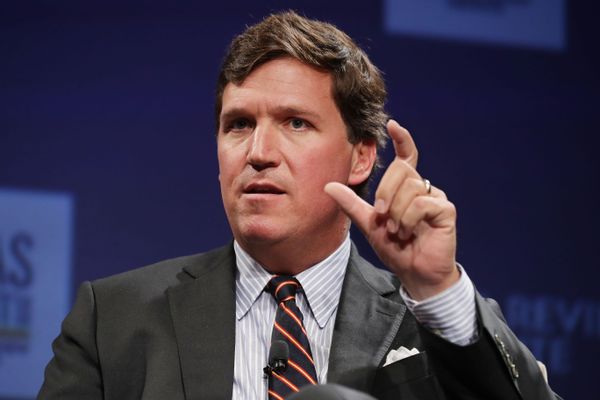 Tucker Carlson and Vivica A. Fox were featured in an online ad that claimed they were in a romantic relationship or married.