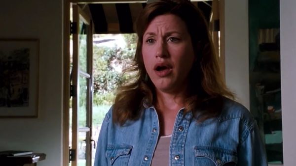 Lisa Ann Walter played Chessy in the 1998 film The Parent Trap and had identical twins on October 11 which was the same date Lindsay Lohan's characters Annie and Hallie were born in the movie.