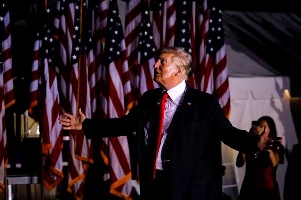 Facebook and Instagram ads from NRSC promised a dinner with Trump and Stefanik.
