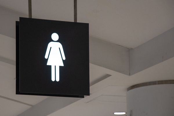 A bathroom incident that occurred at North Pole High School in Fairbanks Alaska in 2019 was reposted to Reddit without context in 2022.