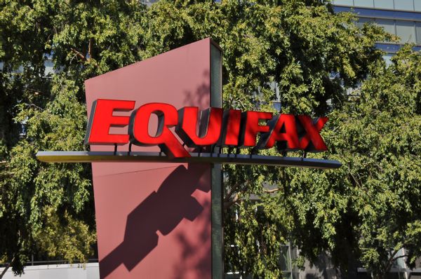 An email promoted an Equifax data breach settlement status and said claimants could receive a free membership in Experian IdentityWorks for four years.