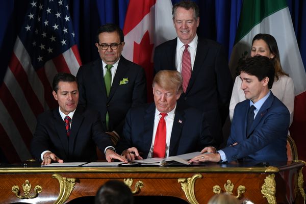 A tweet and Reddit thread claimed that President Donald Trump signed his signature on a NAFTA agreement in the wrong place by mistake.