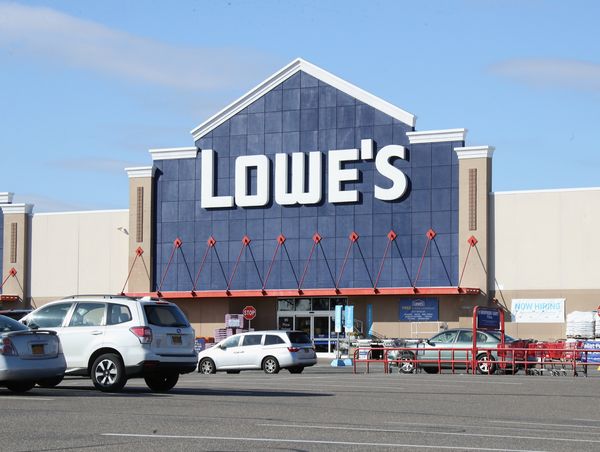 Lowe's was not offering an exclusive reward for taking a 30-second survey because it was all a scam.