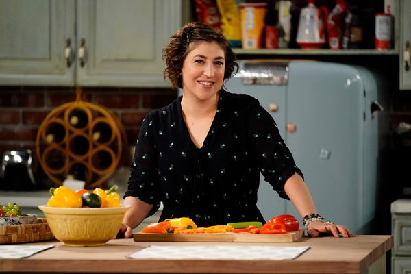 Allegations have not been confirmed against Mayim Bialik and the Jeopardy host did not endorse CBD gummies.