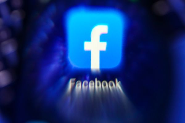 Lisa Brown on Facebook is a crypto scammer that promises bitcoin investments.