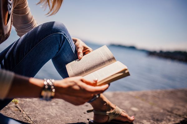 A job listing from WordsRated promised $200 per book for every novel read, meaning that a company was paying $200 for reading books.