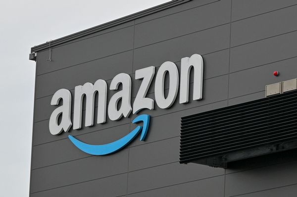 Amazon was not giving away pallets of lost packages for $1 on Facebook.