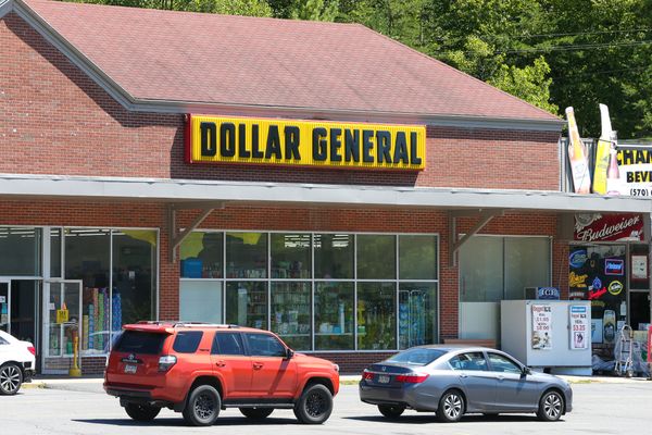 Dollar General is not changing its hours to be open for 24 hours a day, despite a Facebook rumor.