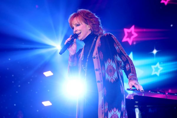 Reba McEntire sad news and a tragic end Facebook ads are false and scams and she never endorsed CBD or keto gummies.