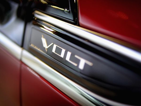 An estimate on an invoice for a hybrid car battery replacement from Roger Dean Chevrolet showed nearly $30,000 for a 2012 Chevy Volt.