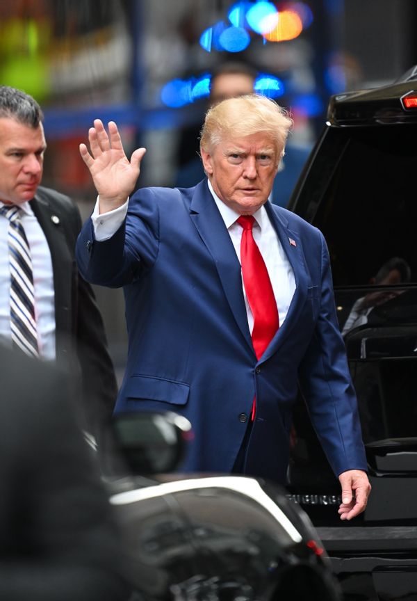 A tweet said Donald Trump is telling all his supporters to boycott the midterm elections because of how the DOJ is treating him so unfairly.