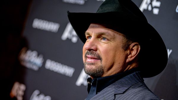 A rumor said that the CMAs were replacing Garth Brooks with Jason Aldean as MC.