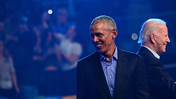 An online video claims that former US President Barack Obama once spoke of a third term and having someone wear an earpiece as a stand-in.